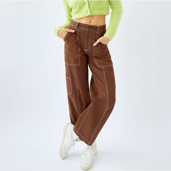 Aritzia Pants - Aritzia Sundeh- 100% organic cotton Oscar cargo pants- size 8